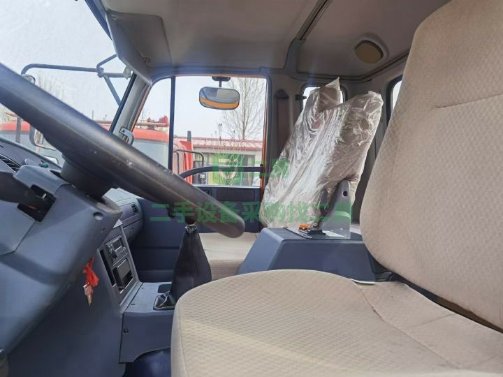 出售二手九成新的東風8噸吸污車