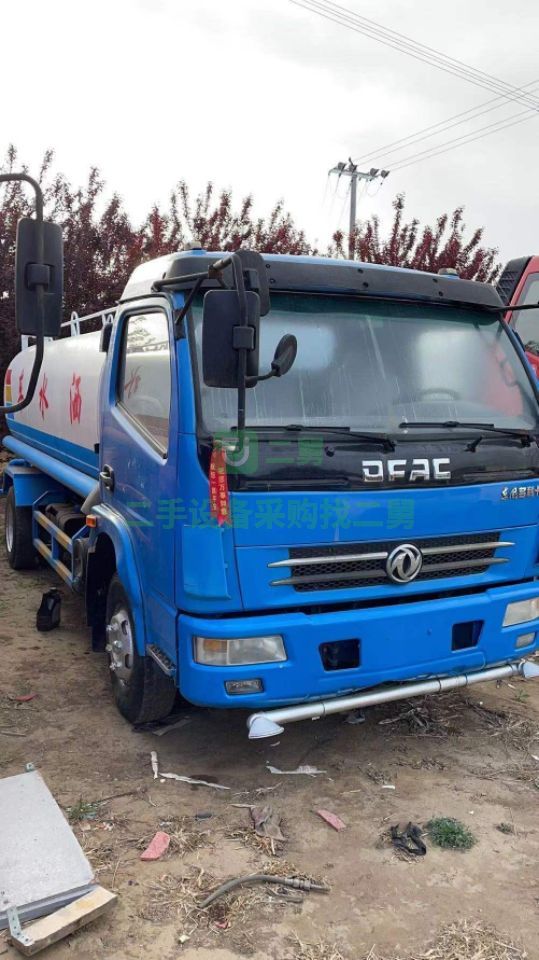 出售二手九成新的東風多利卡灑水車