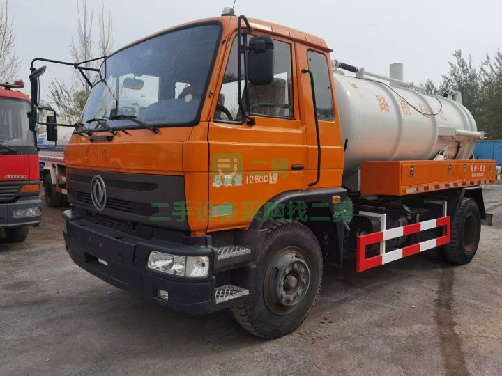 出售二手九成新的東風8噸吸污車