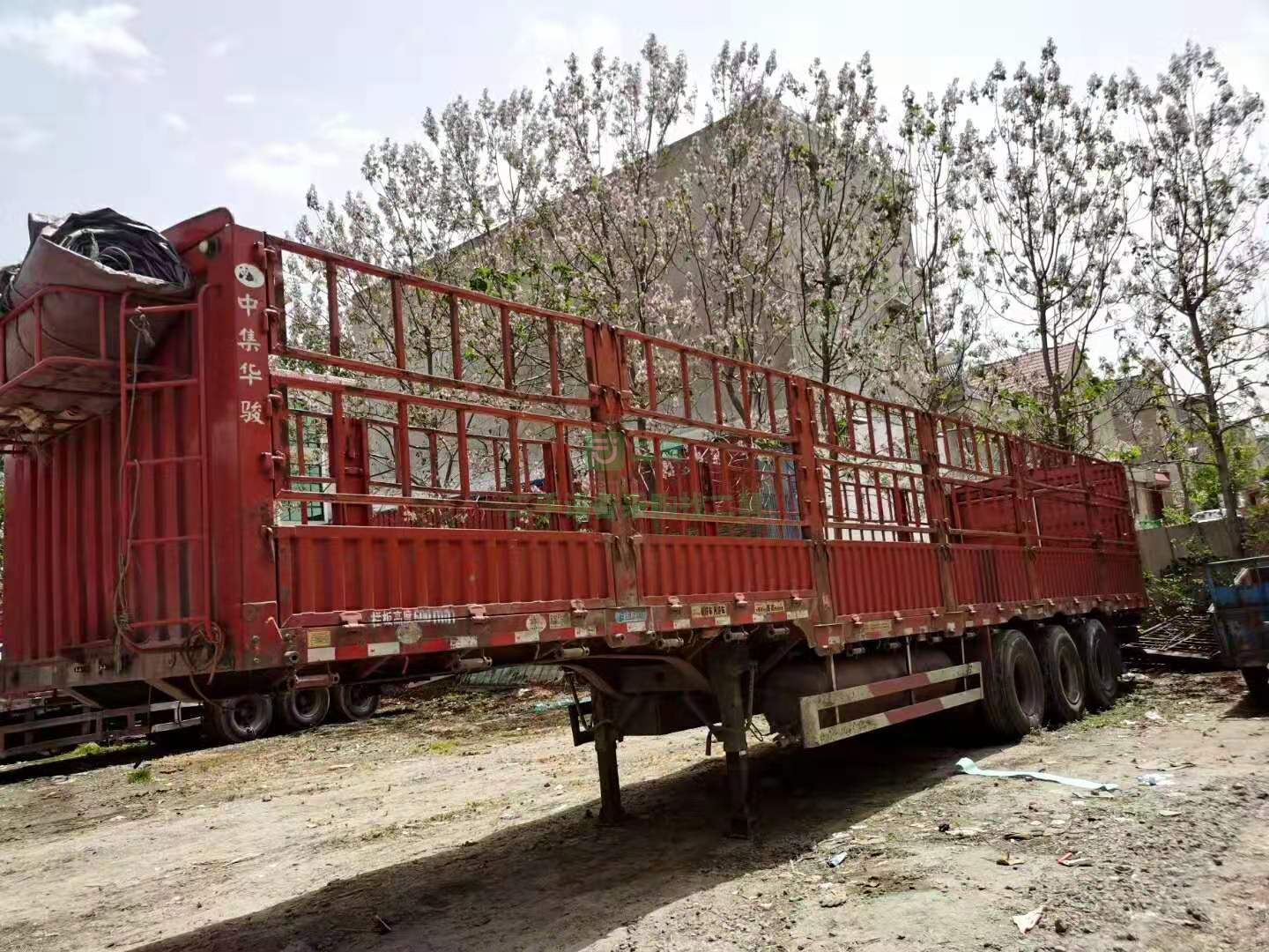 出售一臺中集華俊高低花籃半掛車，13米/2.5米/1.8米，16年4月