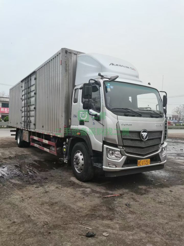 出售二軸九米六集裝箱貨車，一九年十一月大保險，210馬力