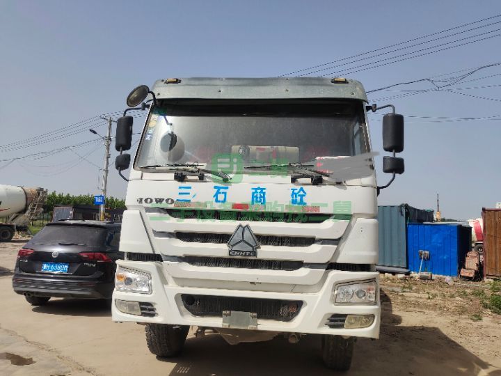 出售重汽豪沃大18方攪拌車，14年2月 ，帶強險，10速變速