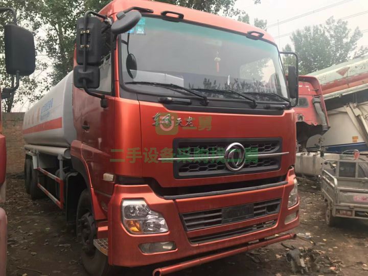 出售二手九成新的東風(fēng)天龍25噸灑水車