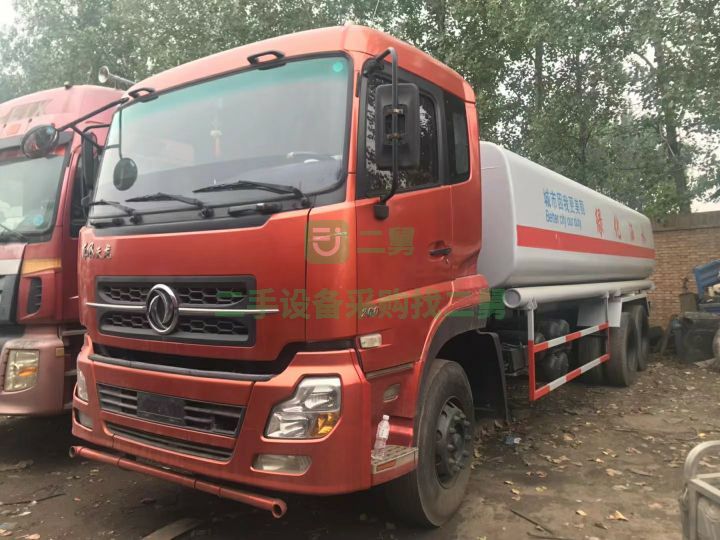 出售二手九成新的東風(fēng)天龍25噸灑水車