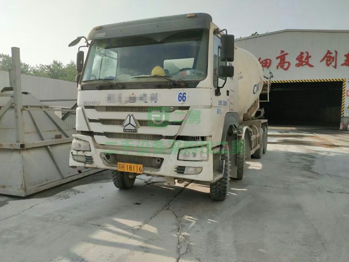 出售二手的17年國五豪沃大18方攪拌車