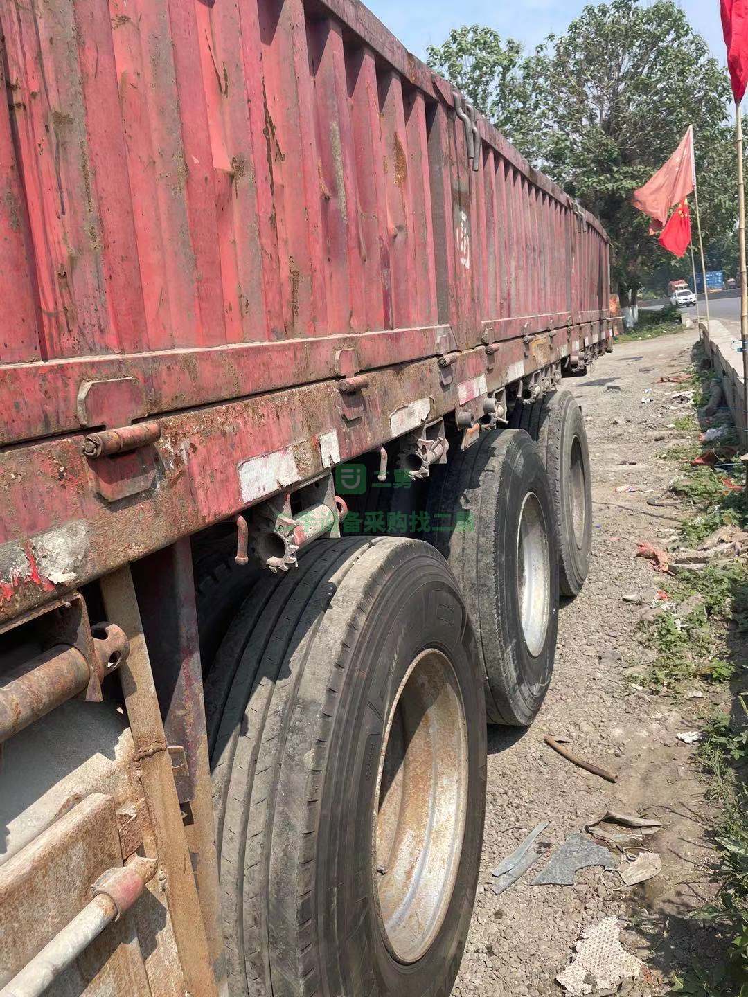 出售16年底13米標(biāo)箱掛車手續(xù)齊全隨時(shí)可以過(guò)戶提檔半掛車4萬(wàn)包過(guò)戶