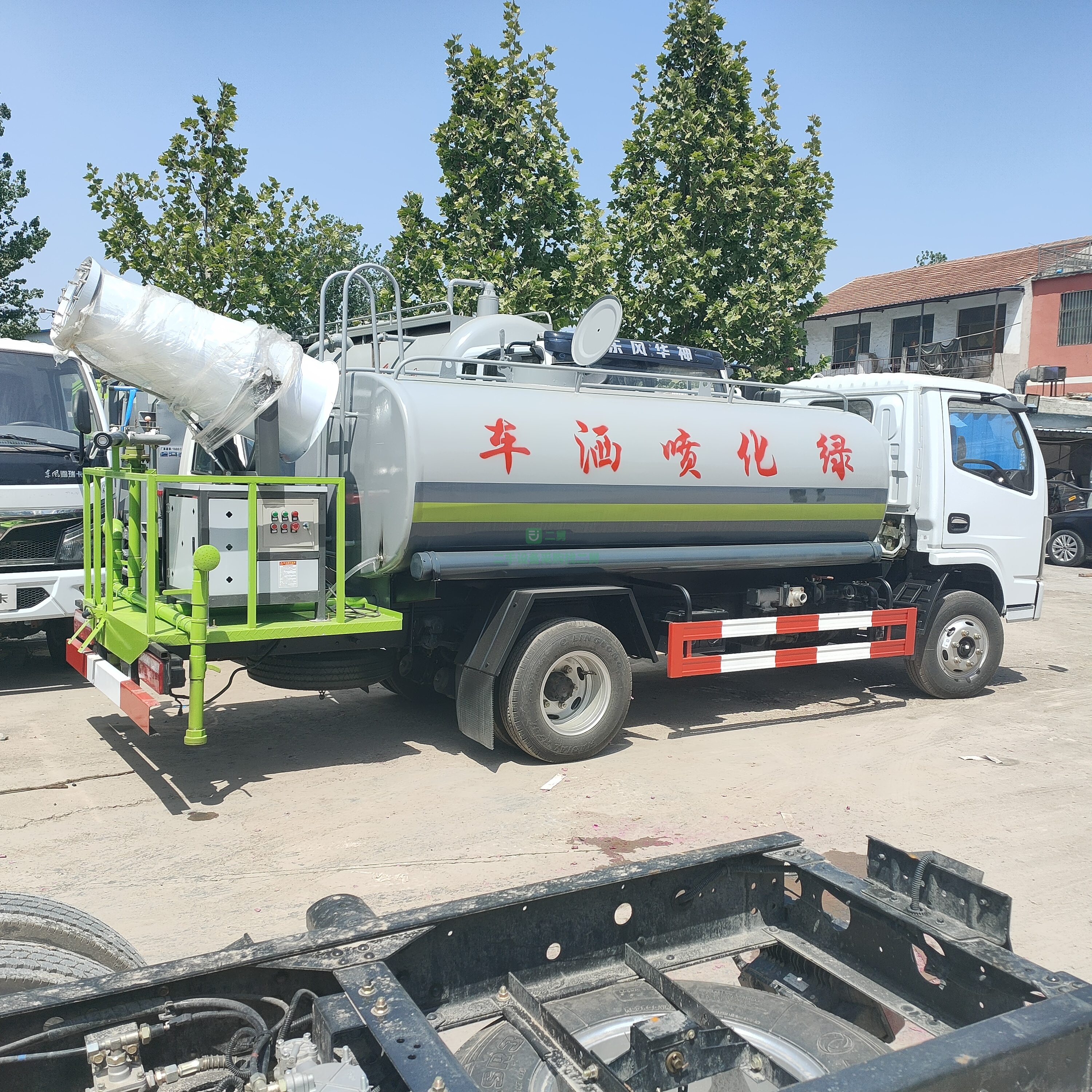 出售東風多利卡5立方灑水車帶30型柴油機霧炮