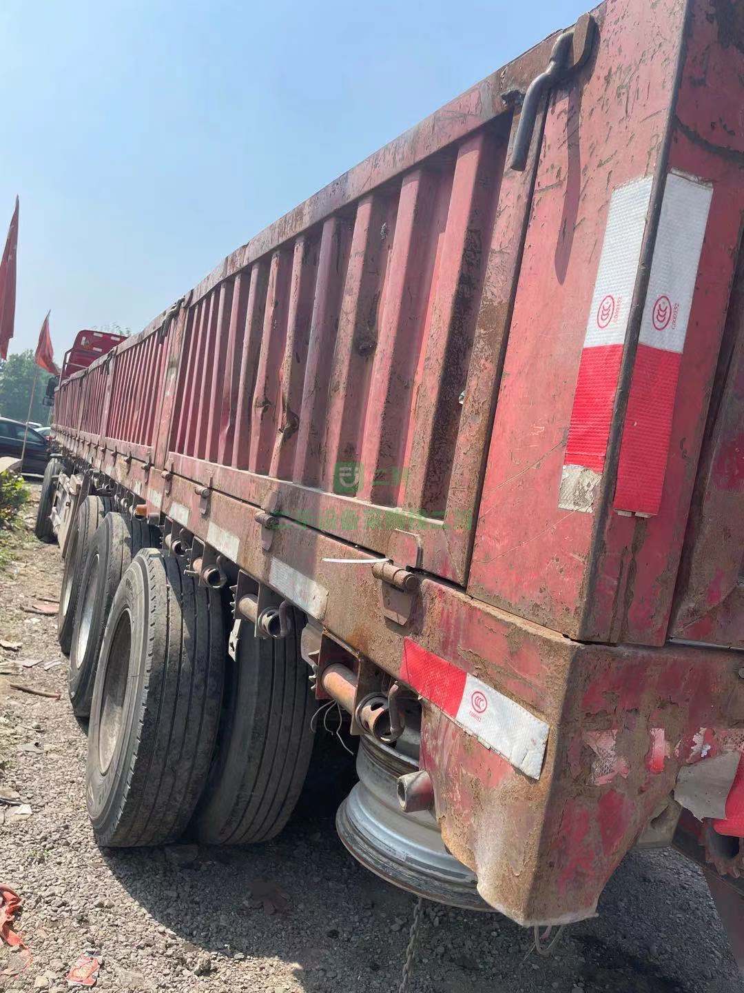 出售16年底13米標(biāo)箱掛車手續(xù)齊全隨時(shí)可以過(guò)戶提檔半掛車4萬(wàn)包過(guò)戶
