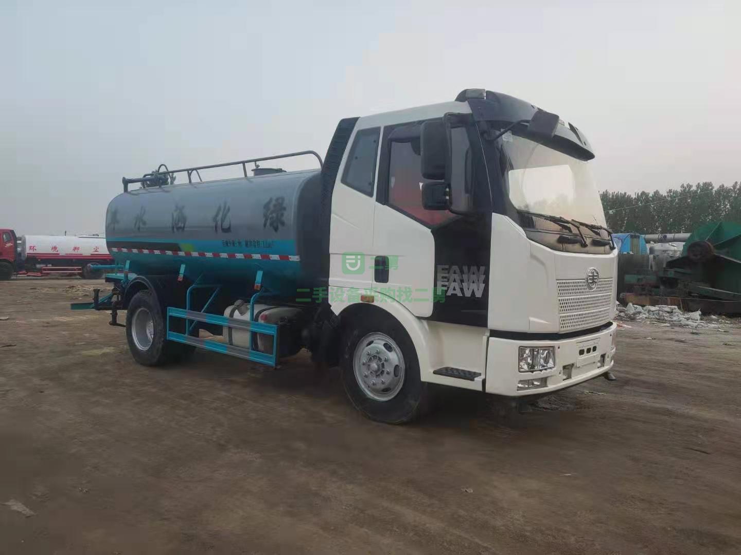 出售一臺(tái)15年國(guó)四12方灑水車(chē) 方向助力氣剎原車(chē)空調(diào)加大管道加厚罐體