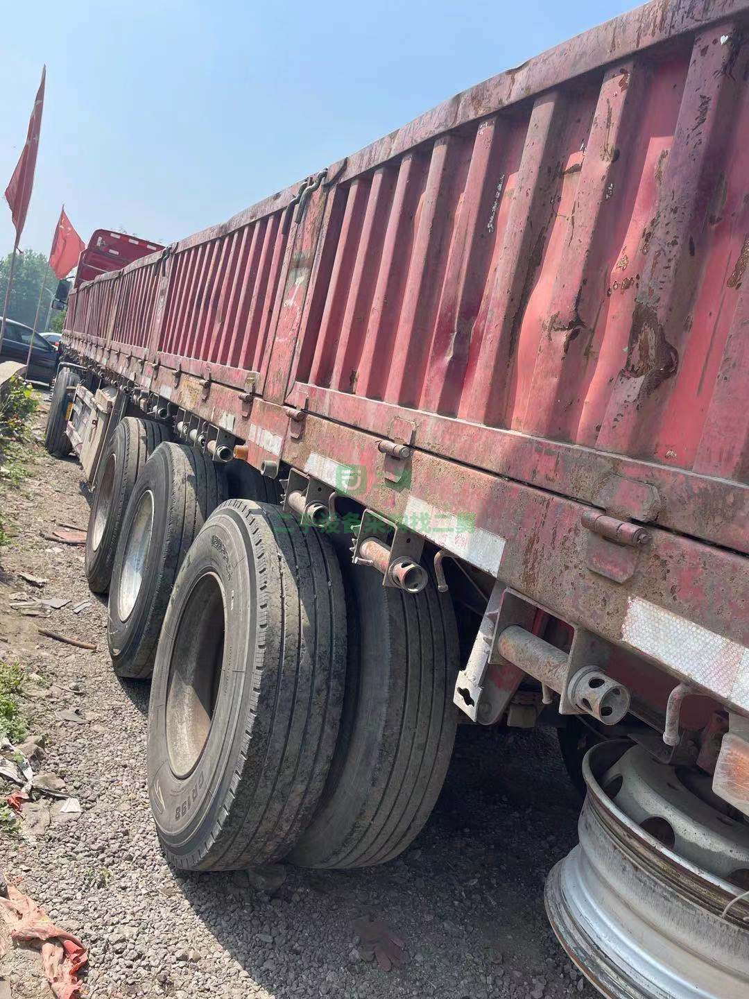 出售16年底13米標(biāo)箱掛車手續(xù)齊全隨時(shí)可以過(guò)戶提檔半掛車4萬(wàn)包過(guò)戶