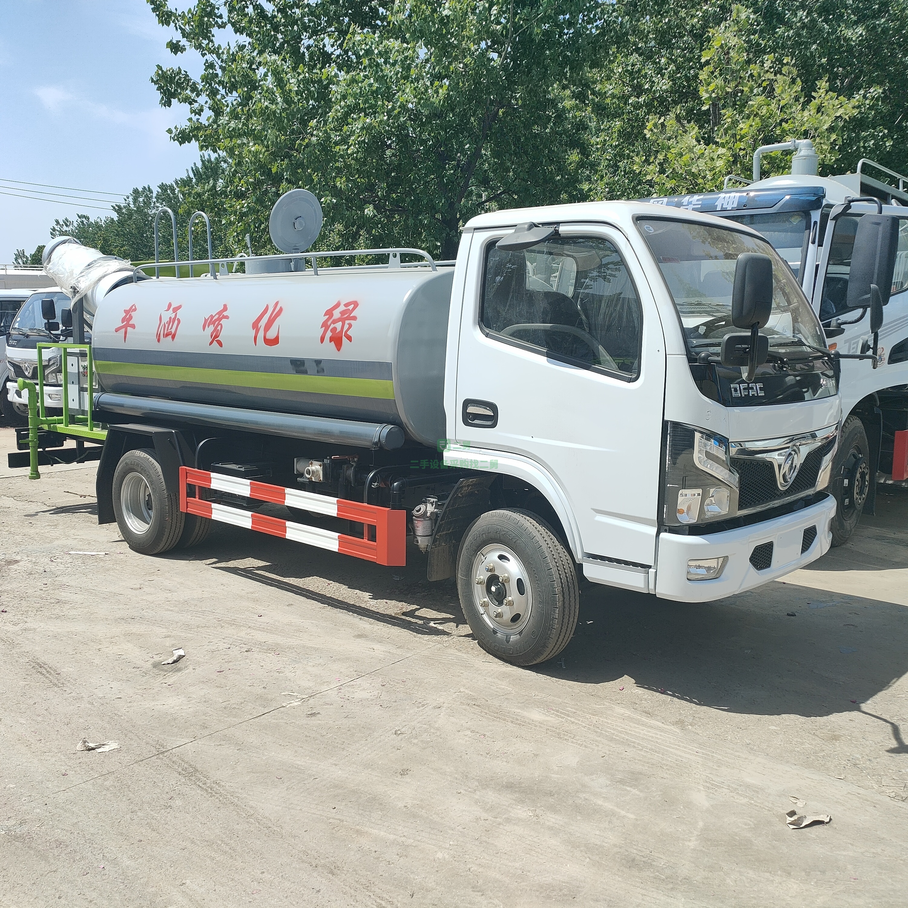 出售東風多利卡5立方灑水車帶30型柴油機霧炮