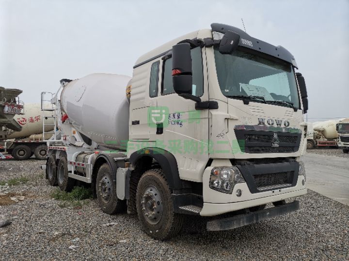 出售豪沃底盤TX340馬力，唐鴻上裝，2021年出攪拌車