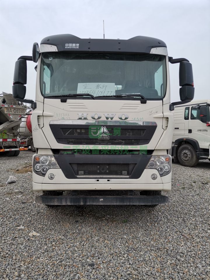 出售豪沃底盤TX340馬力，唐鴻上裝，2021年出攪拌車