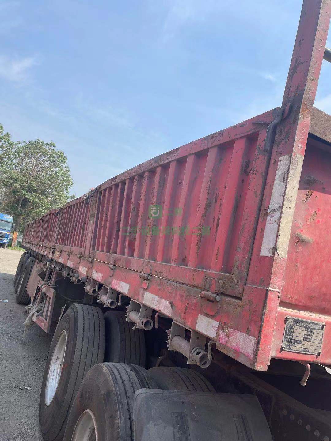 出售16年底13米標(biāo)箱掛車手續(xù)齊全隨時(shí)可以過(guò)戶提檔半掛車4萬(wàn)包過(guò)戶