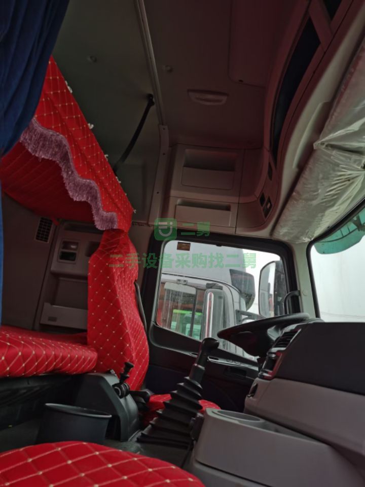 出售二手的國六排放，天然氣車LNG,430馬力牽引車