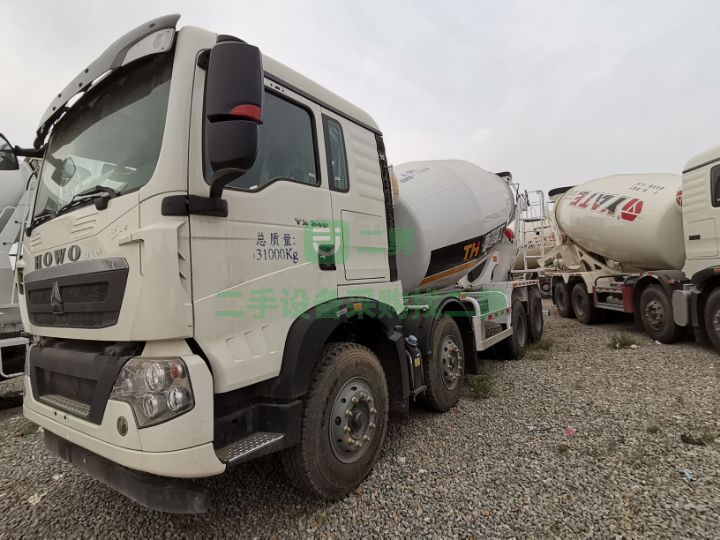 出售豪沃底盤TX340馬力，唐鴻上裝，2021年出攪拌車