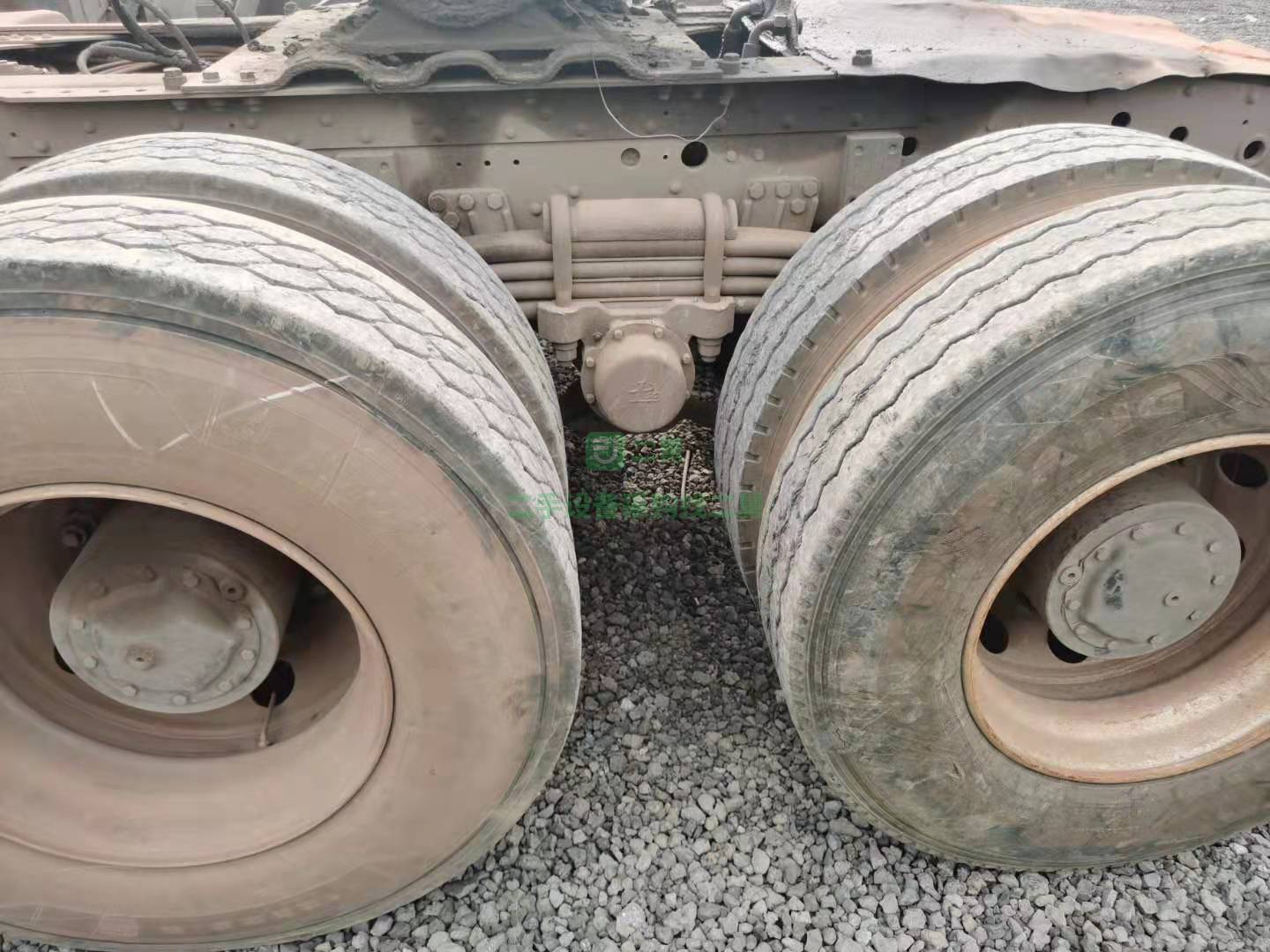 出售一臺15年9月國四雙驅復合板輪邊橋大運336牽引車