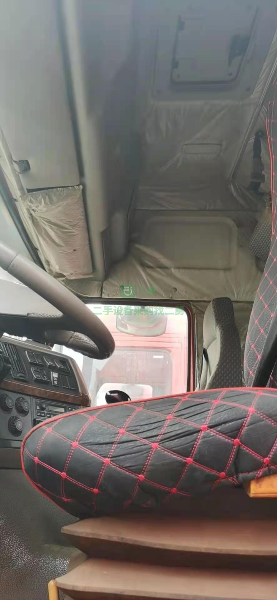 出售一臺15年9月國四雙驅復合板輪邊橋大運336牽引車