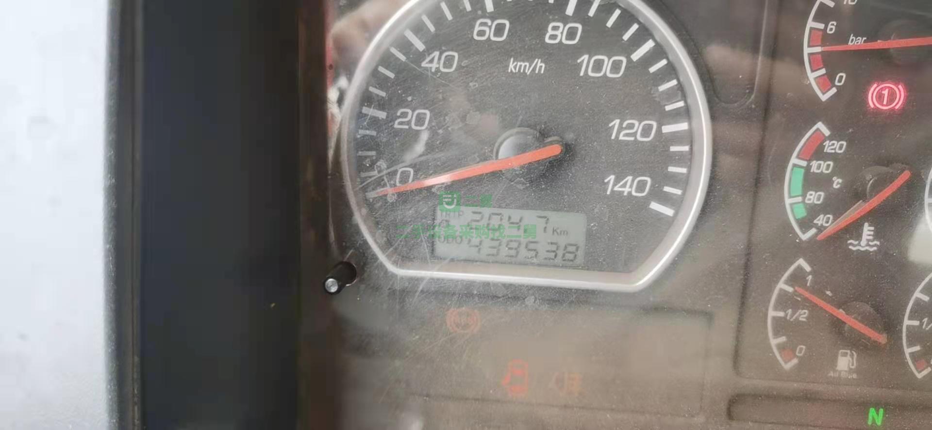 出售一臺15年9月國四雙驅復合板輪邊橋大運336牽引車