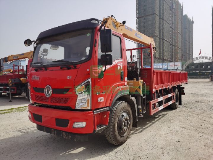 出售東風D1國六配三一8噸隨車起重機吊車