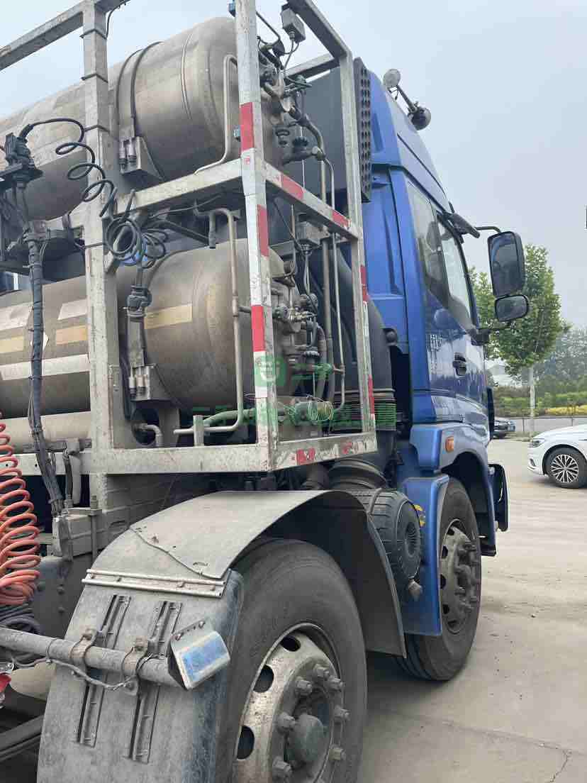 出售國五排放歐曼336天然氣牽引車