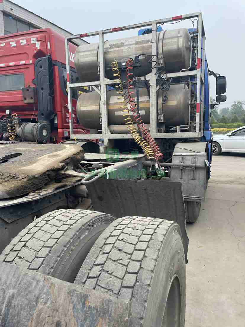 出售國五排放歐曼336天然氣牽引車