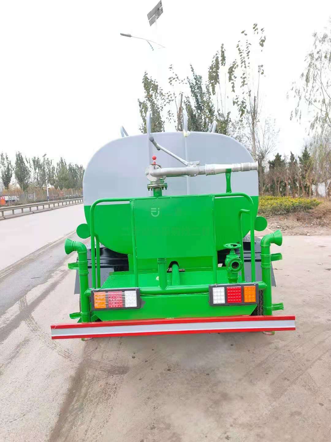 出售一臺庫存一類底牌時代新款5立方灑水車