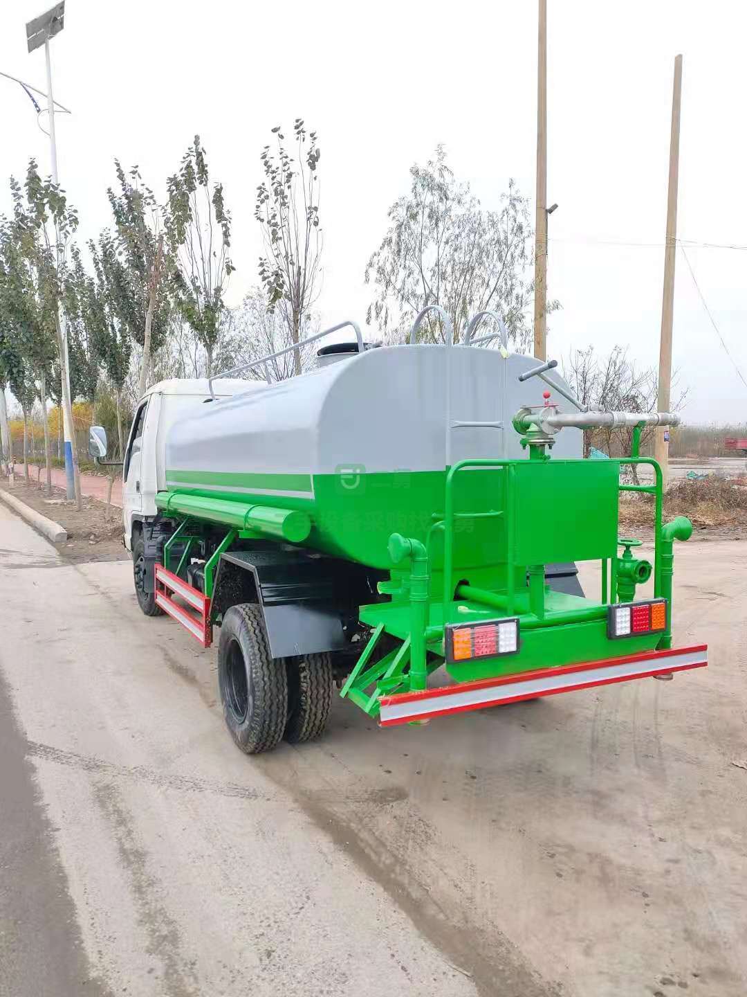 出售一臺庫存一類底牌時代新款5立方灑水車