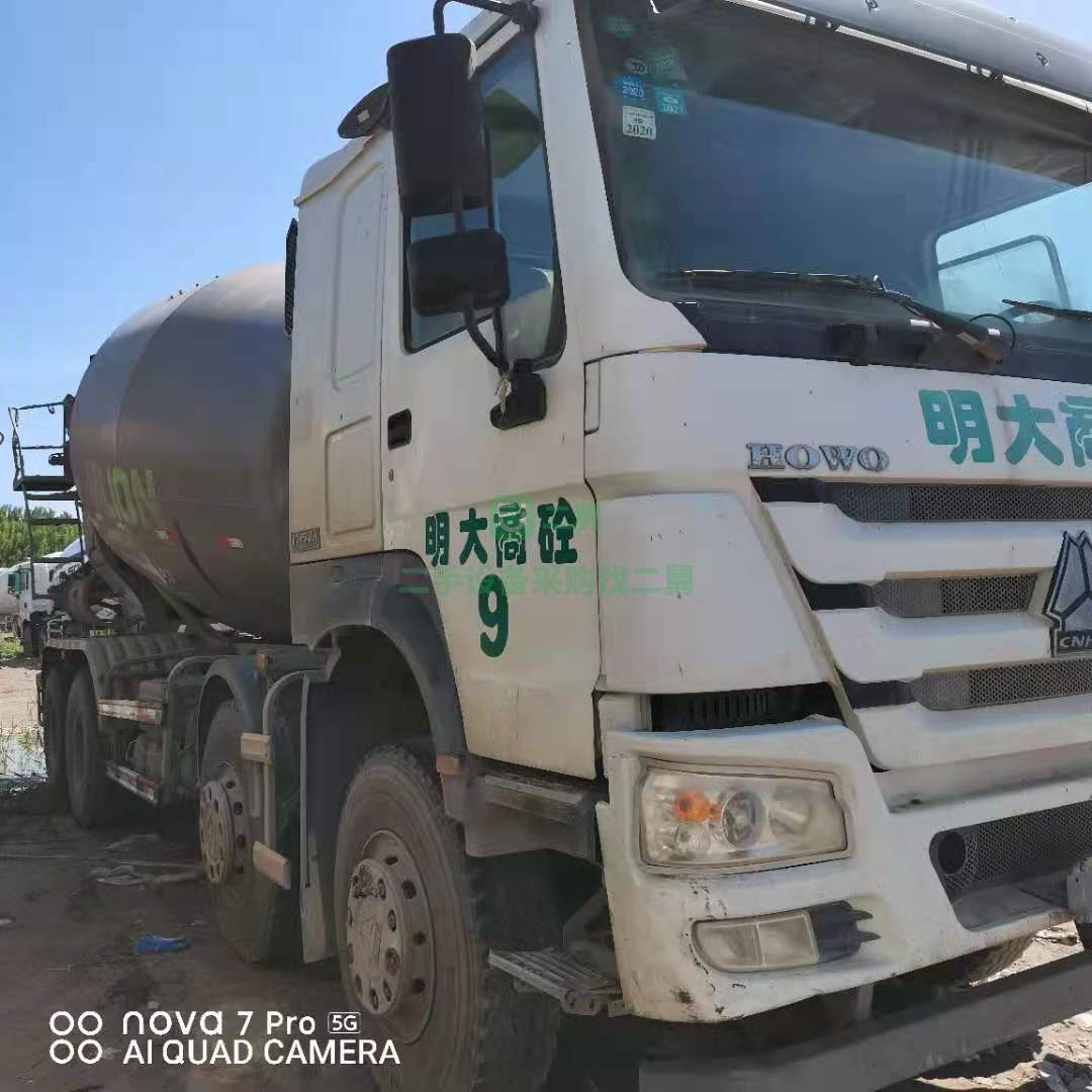 出售一臺17年國五18方豪沃攪拌車，中聯上裝，重汽發動機