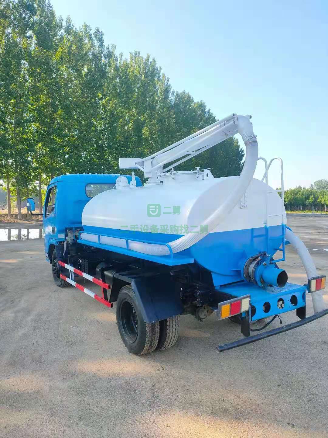 出售東風多利卡新款4立方吸糞車帶360度旋轉抱桿