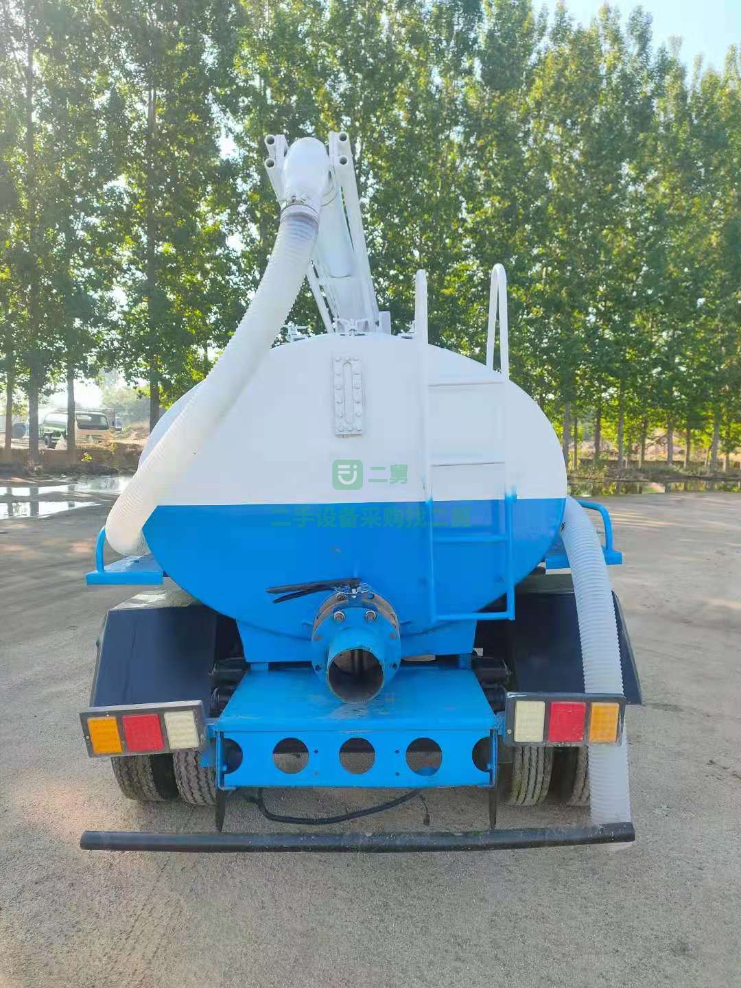 出售東風多利卡新款4立方吸糞車帶360度旋轉抱桿