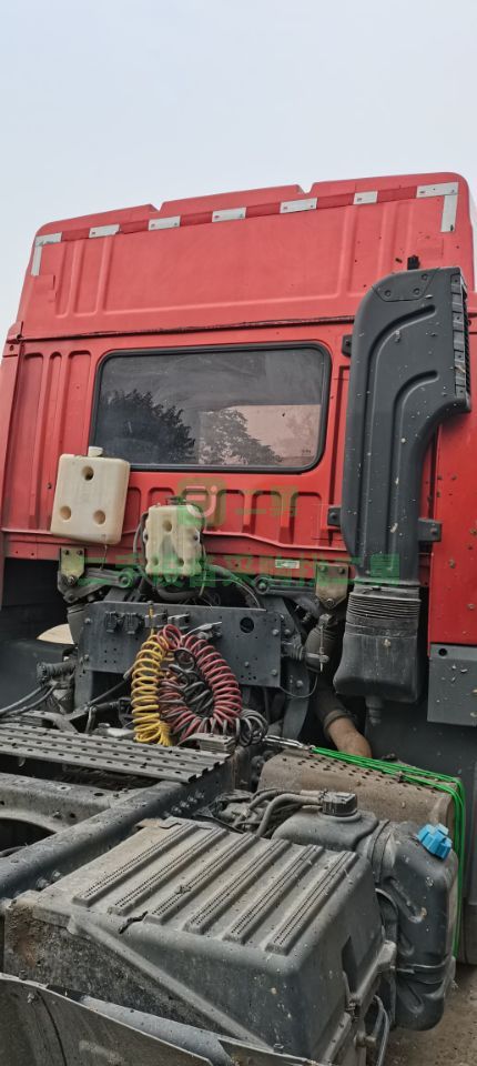 出售17年7月悍V375馬力濰柴雙驅牽引車，全保險，車況精品，原版無磕碰