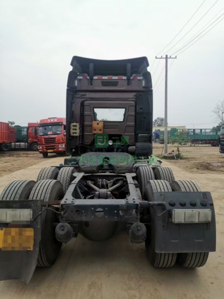 出售極品車況16年底解放勾六460國五雙驅(qū)牽引車，全保險(xiǎn)！極品長途車！