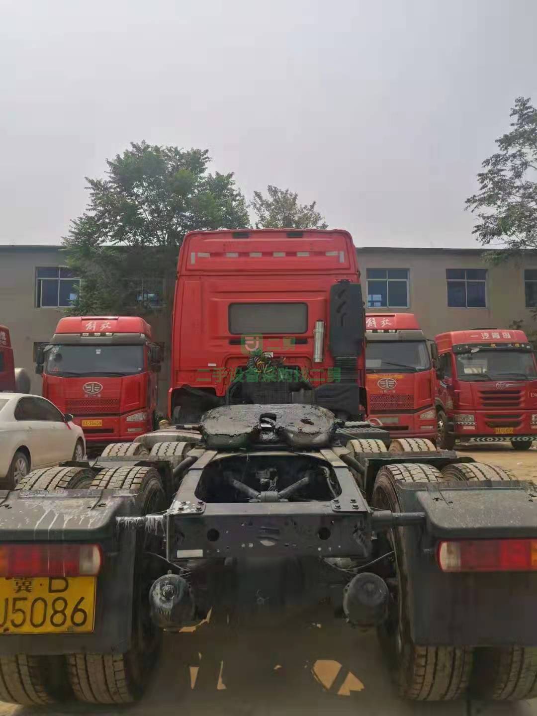 出售一臺(tái)剛到家18年9月全保險(xiǎn)JH6-420牽引車，車況巨展
