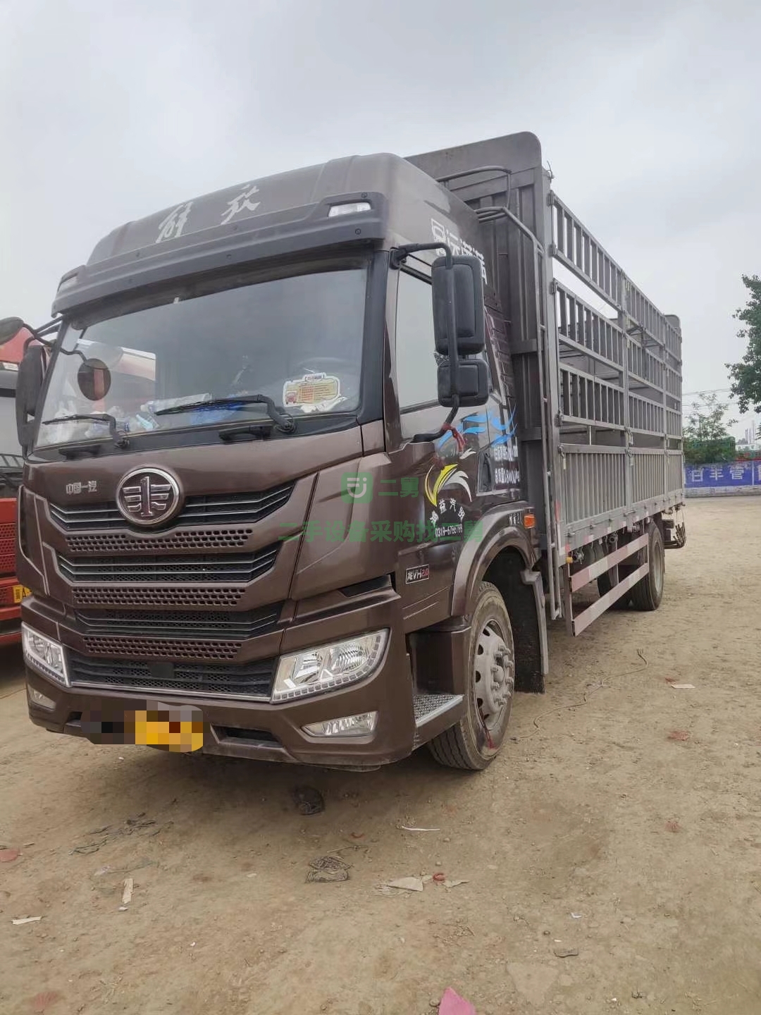 出租精品國五六米八龍V240馬力十檔高頂雙臥載貨車