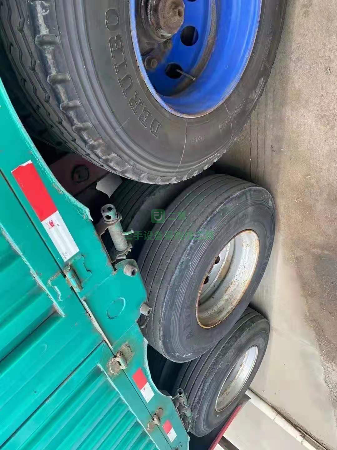 出售精品一臺18年9月威正半掛車，13米高低板下翻門掛車