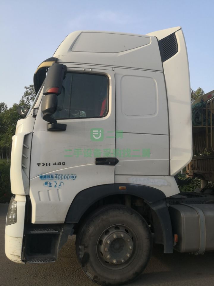 河南出售17年3月重汽豪沃440馬力牽引車保險剛買