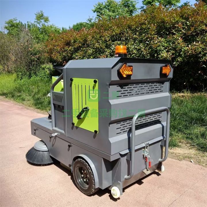出售九成新的九鼎萊特1400型電動掃地車