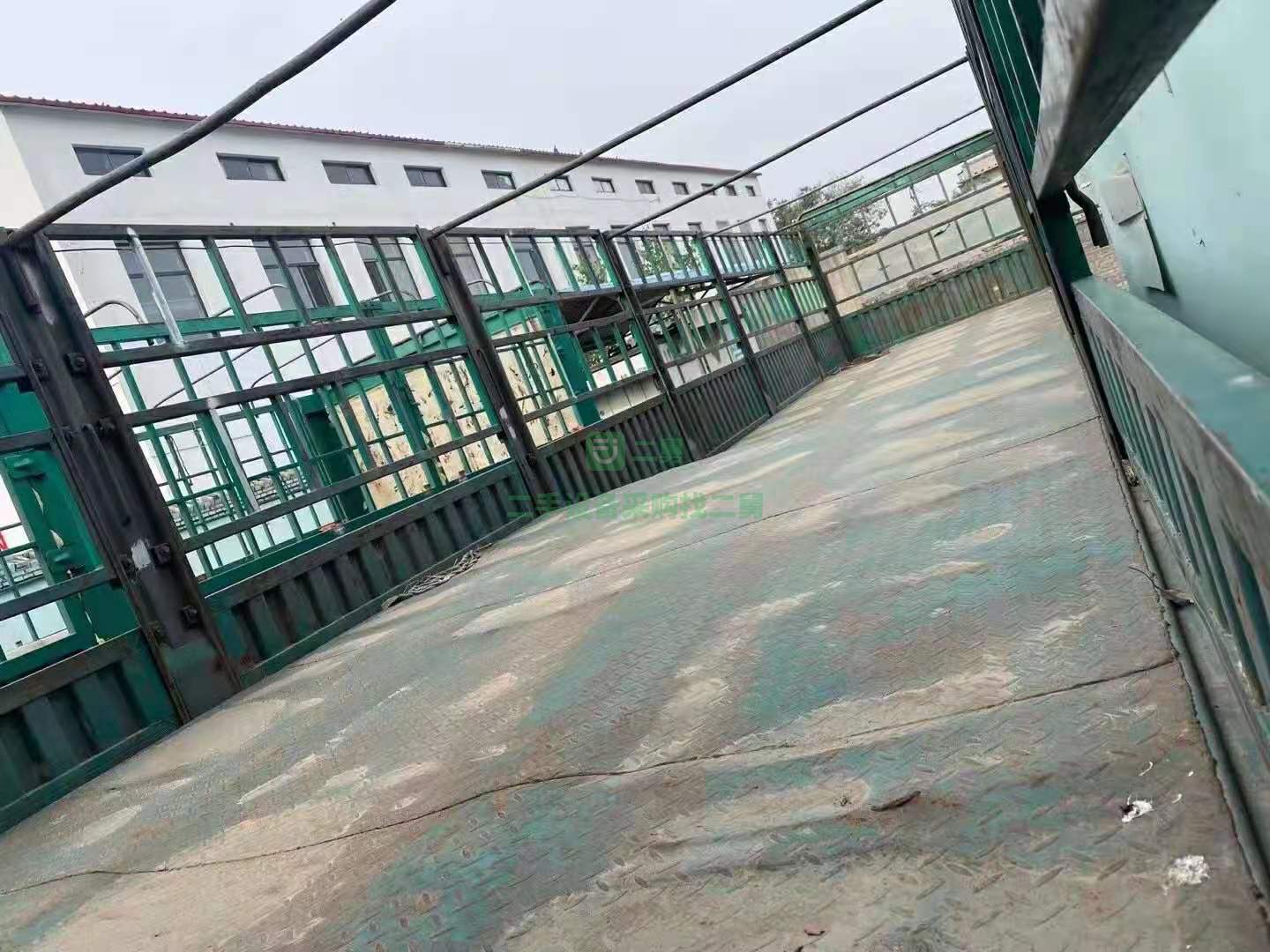 出售精品一臺18年9月威正半掛車，13米高低板下翻門掛車