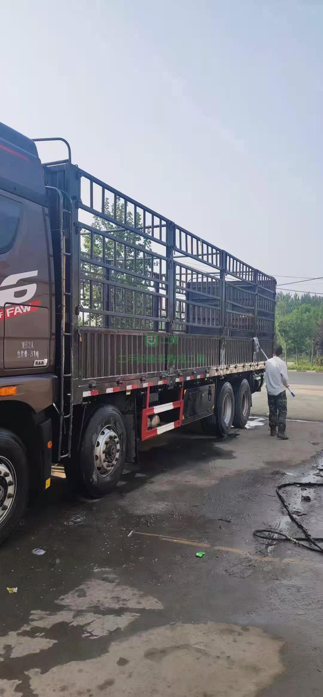 出售剛到家一臺有1年2月JH6 9.6米高欄貨車 420平地板