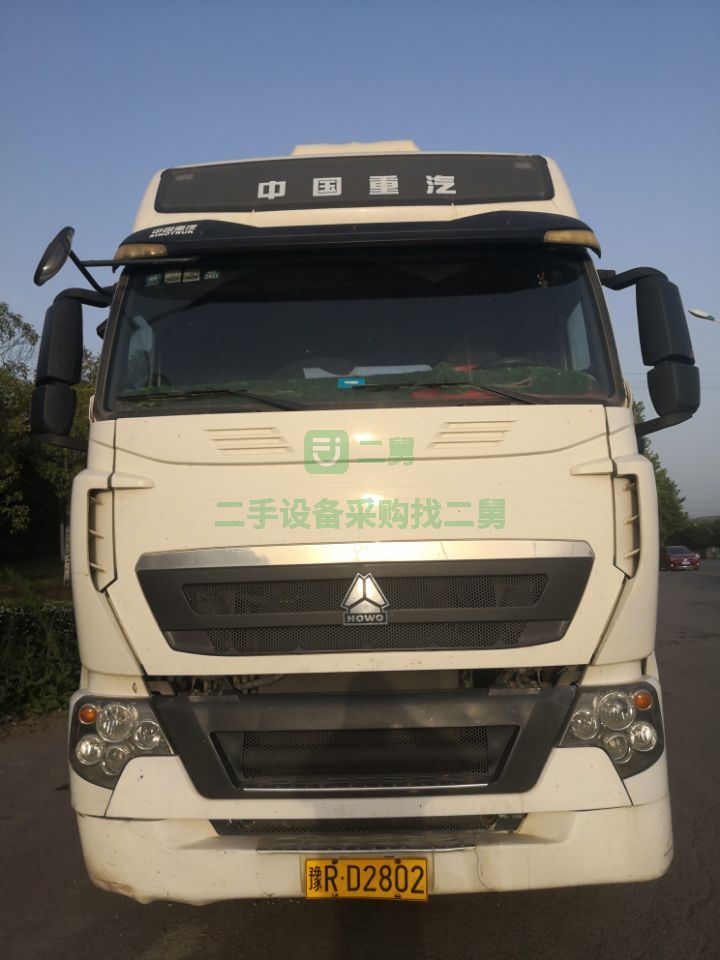 河南出售17年3月重汽豪沃440馬力牽引車保險剛買