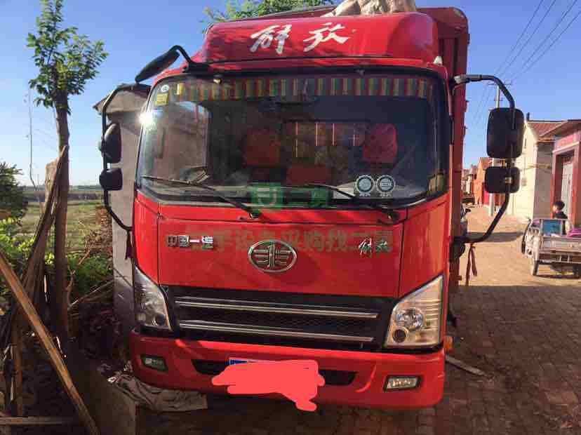 河北出售20年的一汽解放4米2高欄貨車，合規(guī)700輪胎，車廂內(nèi)徑2.15米