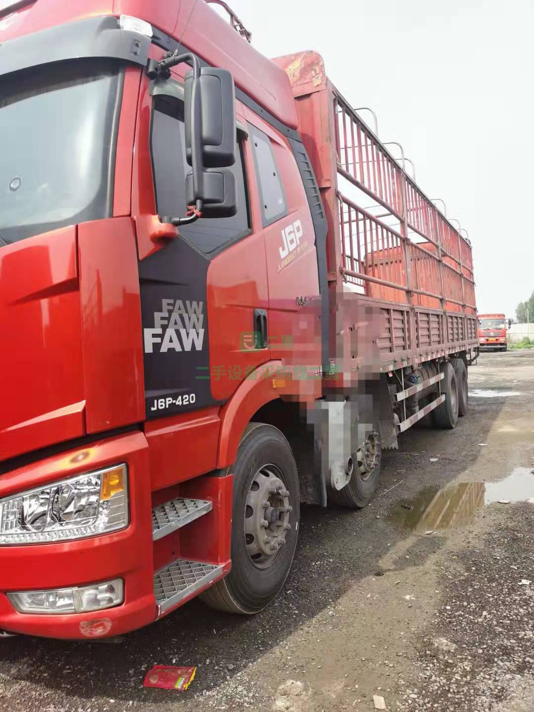 出售一臺解放J6/420馬力九米六前四后八高欄兩年整載貨車