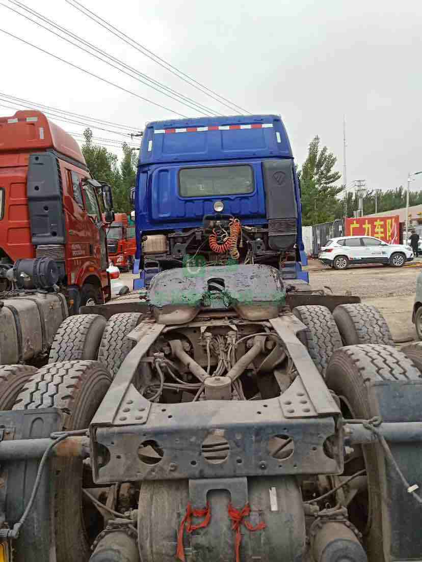 出售二手半掛車歐曼新款400馬力牽引車