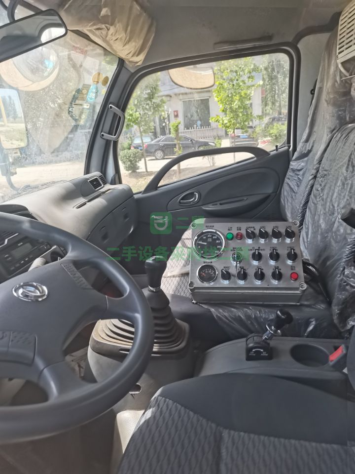 出售九成新的東風8方掃路車，車況好價格低