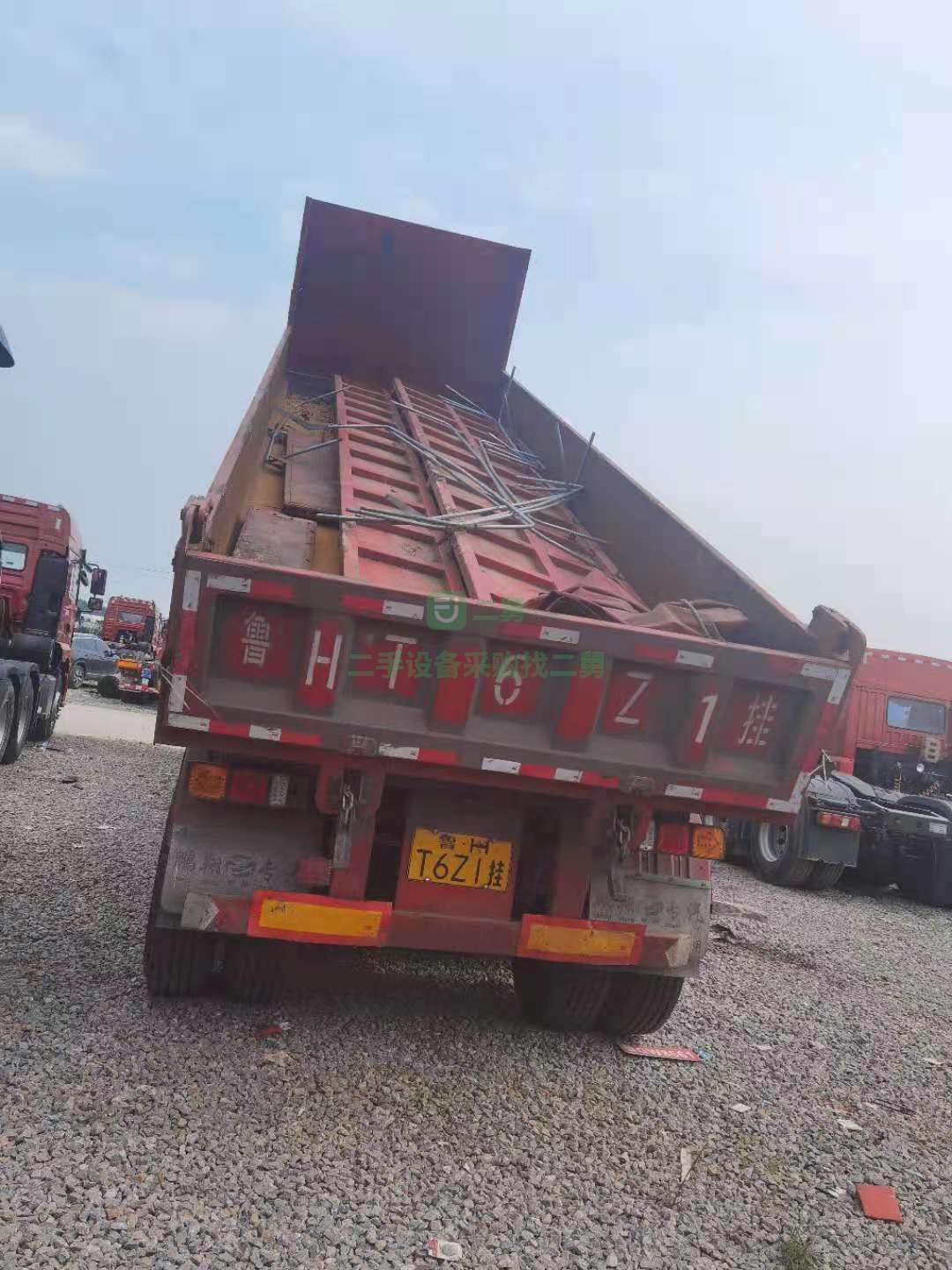 出售2021年豪沃T7牽引車540馬力國五雙驅輕體帶液緩配同年份9.5米后翻自卸（電動篷布＋一套加高板）