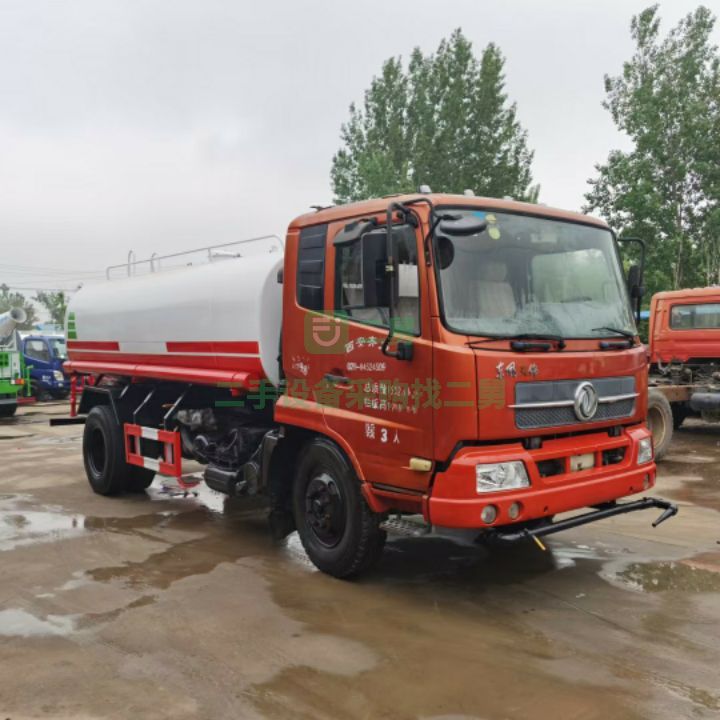 山東出售九成新的東風天錦二手15方灑水車