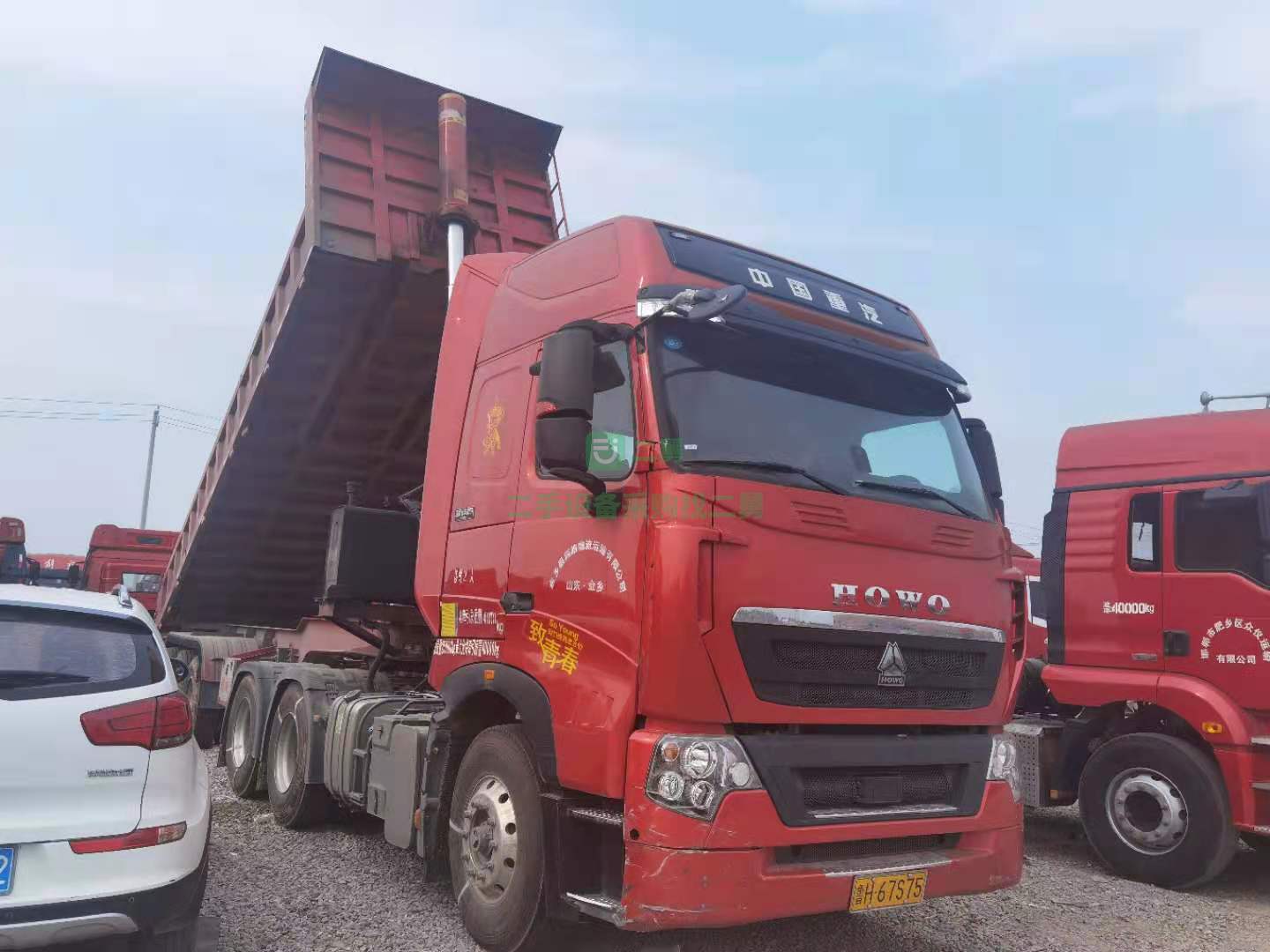 出售2021年豪沃T7牽引車540馬力國五雙驅輕體帶液緩配同年份9.5米后翻自卸（電動篷布＋一套加高板）