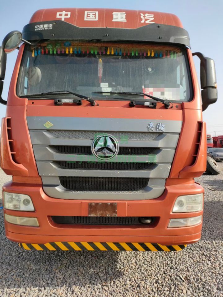 出售17年的浩瀚雙驅輕體國五排放LNG的牽引車