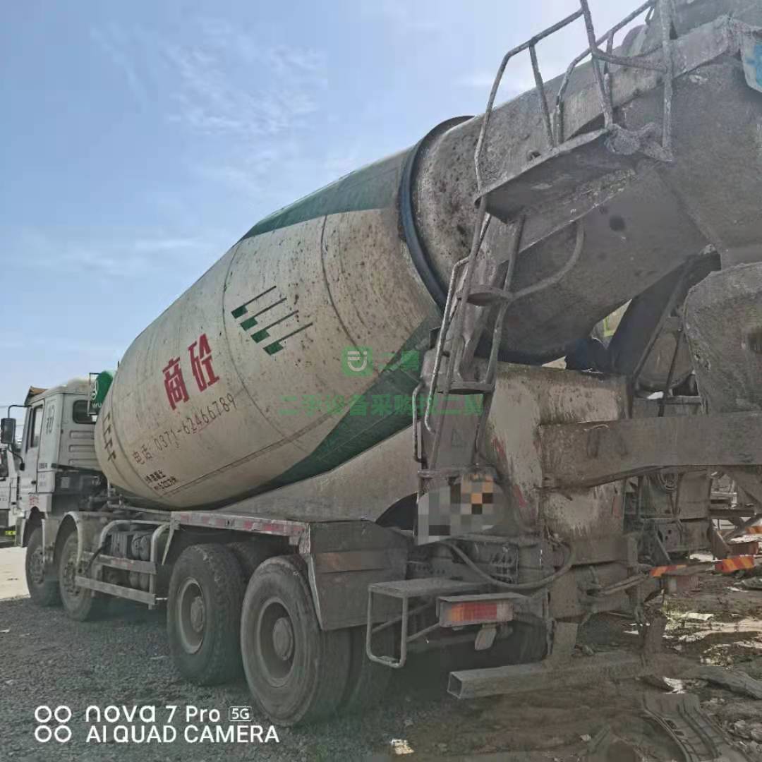 出售一臺(tái)16年底國(guó)四德龍攪拌車(chē)，濰柴發(fā)動(dòng)機(jī)，375馬力